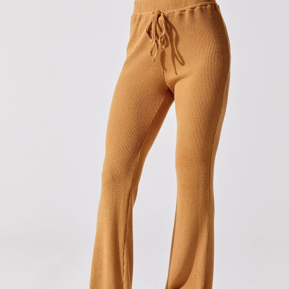 Carbon38 NWT Brushed Ribbed Flare Pants (M)